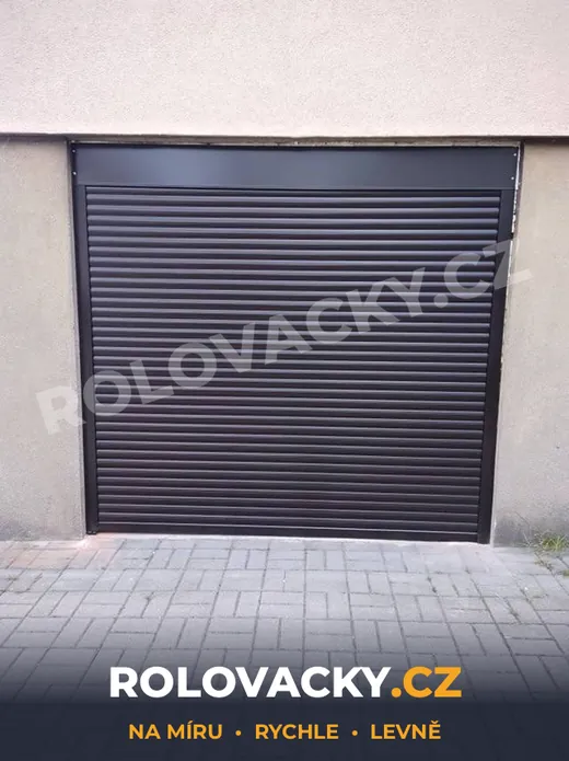 Rodinná garáž — antracit